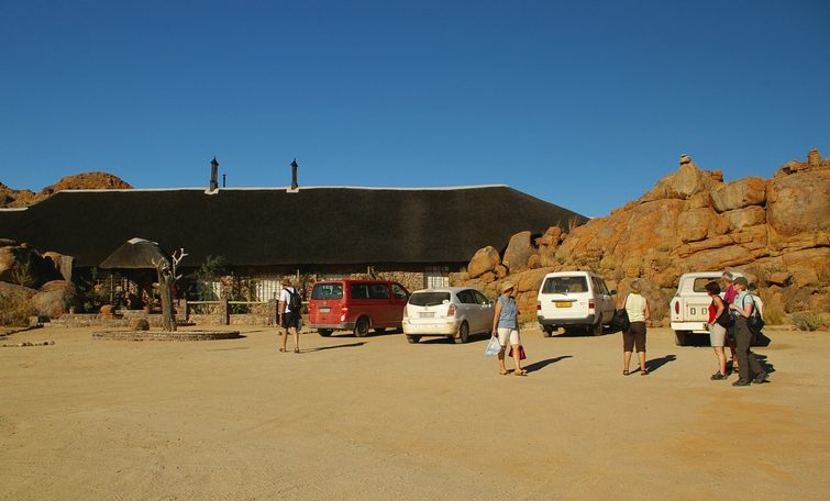 149 Namibia Okt 2006 Canon-Lodge.JPG